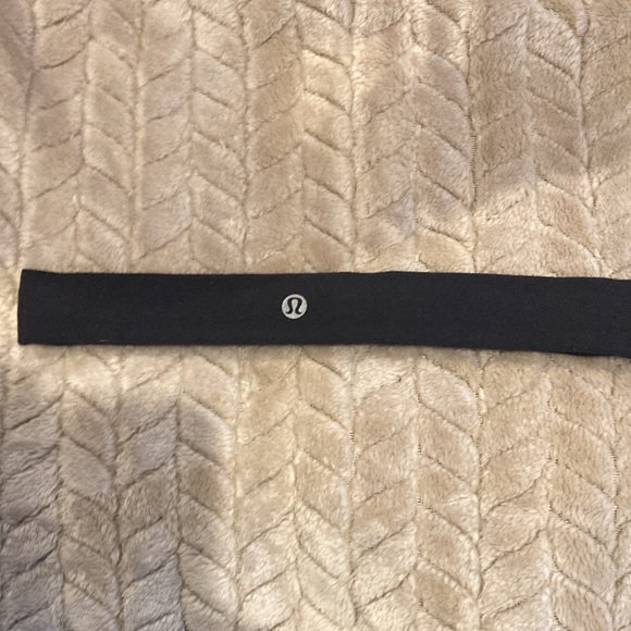 Lululemon Black soft fabric headband. EUC. - Picture 2 of 3